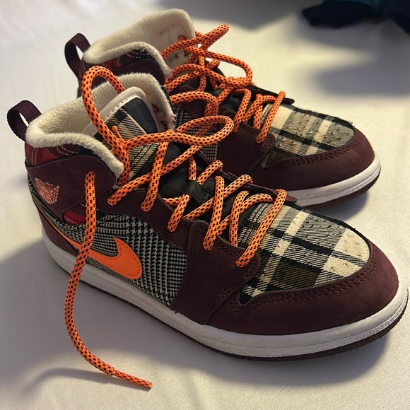 NIKE AIR JORDAN 1 MID SE (PS) NIGHT MAROON-TOTAL ORANGE SZ 1Y - Picture 1 of 9